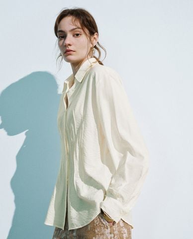  URBAN REVIVO - Áo sơ mi nữ cổ bẻ tay dài Textured Button Up Loose 