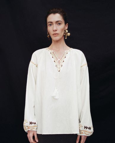  URBAN REVIVO - Áo kiểu nữ cổ tròn phối tua rua 