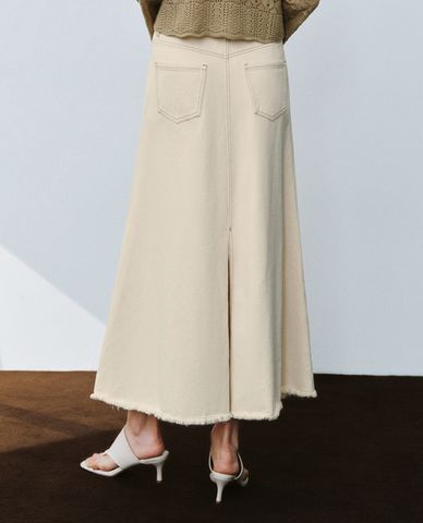  URBAN REVIVO - Chân váy denim phom midi rách gấu 