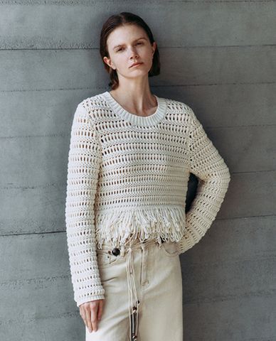  URBAN REVIVO - Áo dệt kim nữ cổ tròn tay dài thời thượng 