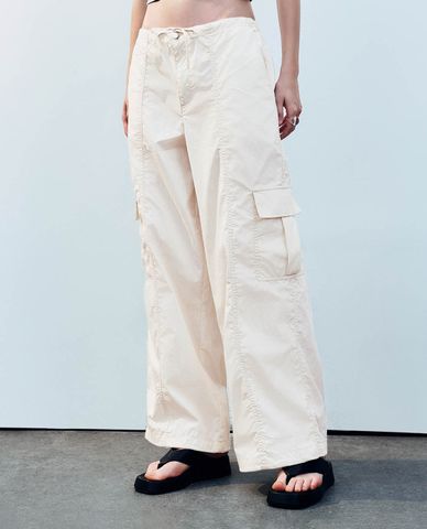  URBAN REVIVO - Quần nữ ống rộng phối dây rút 