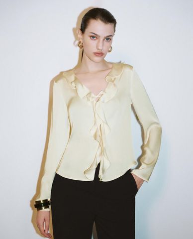  URBAN REVIVO - Áo kiểu nữ cổ V phối bèo nhún 