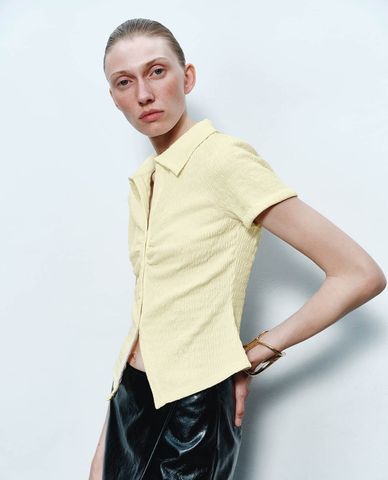  URBAN REVIVO - Áo kiểu nữ cổ bẻ tay ngắn Skinny Lapel 