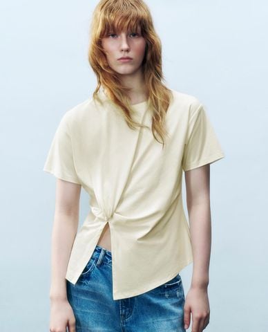  URBAN REVIVO - Áo kiểu nữ tay ngắn xoắn eo Twisted 