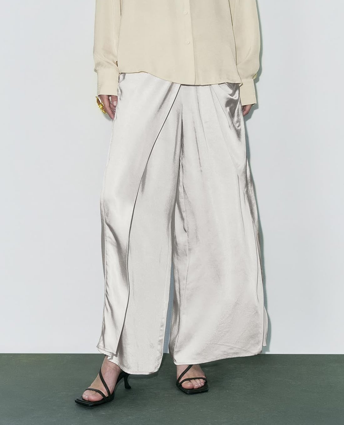 URBAN REVIVO - Quần nữ ống rộng phối tà vắt chéo