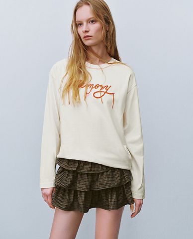  URBAN REVIVO - Áo thun nữ cổ tròn tay dài cá tính 