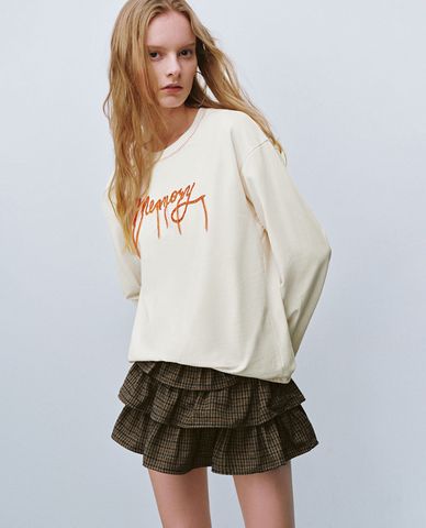  URBAN REVIVO - Áo thun nữ cổ tròn tay dài cá tính 