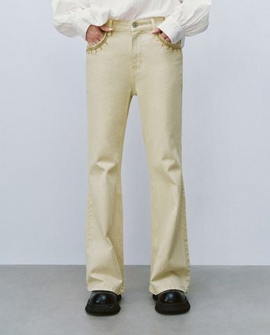  URBAN REVIVO - Quần jeans nữ ống loe thời thượng 