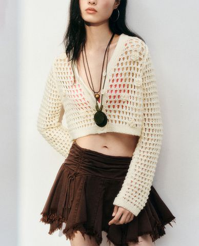  URBAN REVIVO - Áo khoác cardigan nữ phom croptop 