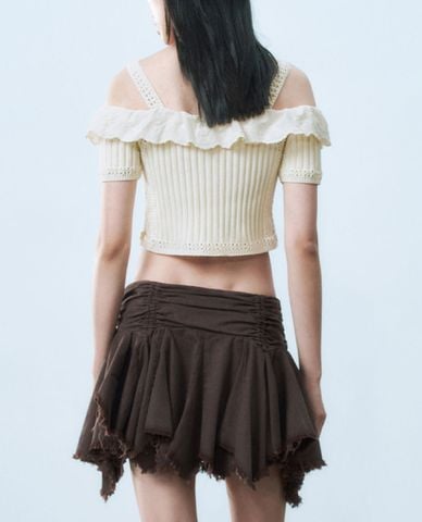  URBAN REVIVO - Áo trễ vai nữ dệt kim thắt dây nữ tính 