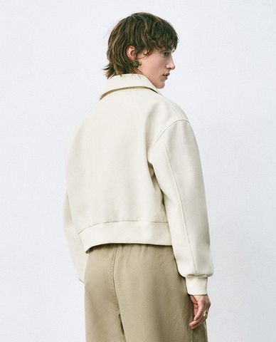  URBAN REVIVO - Áo khoác croptop nữ cổ bẻ tay dài phối zip Loose 