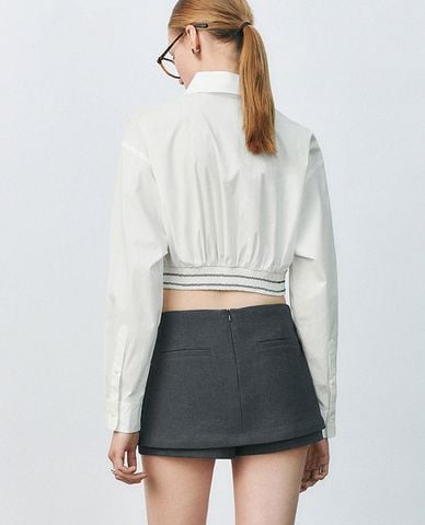  URBAN REVIVO - Áo sơ mi nữ cổ bẻ tay dài phom croptop Overhead 