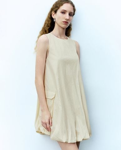  URBAN REVIVO - Đầm sát nách mini cổ tròn thời trang 