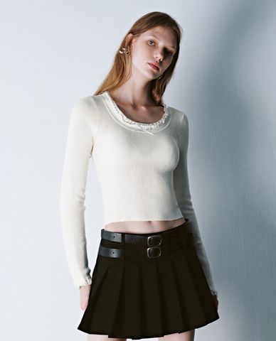  URBAN REVIVO - Áo dệt kim nữ tay dài phom ôm tôn dáng U Neck 