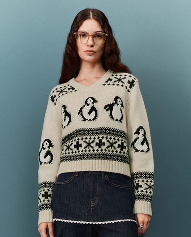  URBAN REVIVO - Áo dệt kim nữ cổ V tay dài phom croptop trẻ trung 