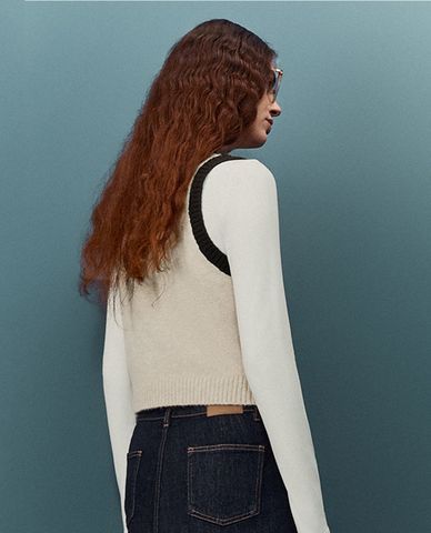  URBAN REVIVO - Áo khoác gilet nữ dệt kim cổ tròn hiện đại 