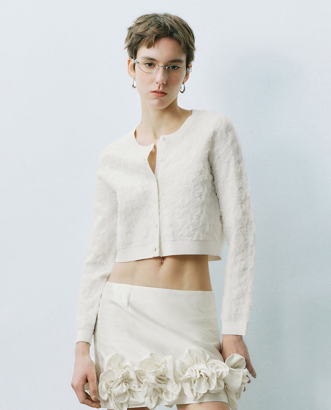 URBAN REVIVO - Áo khoác cardigan nữ phom croptop hiện đại