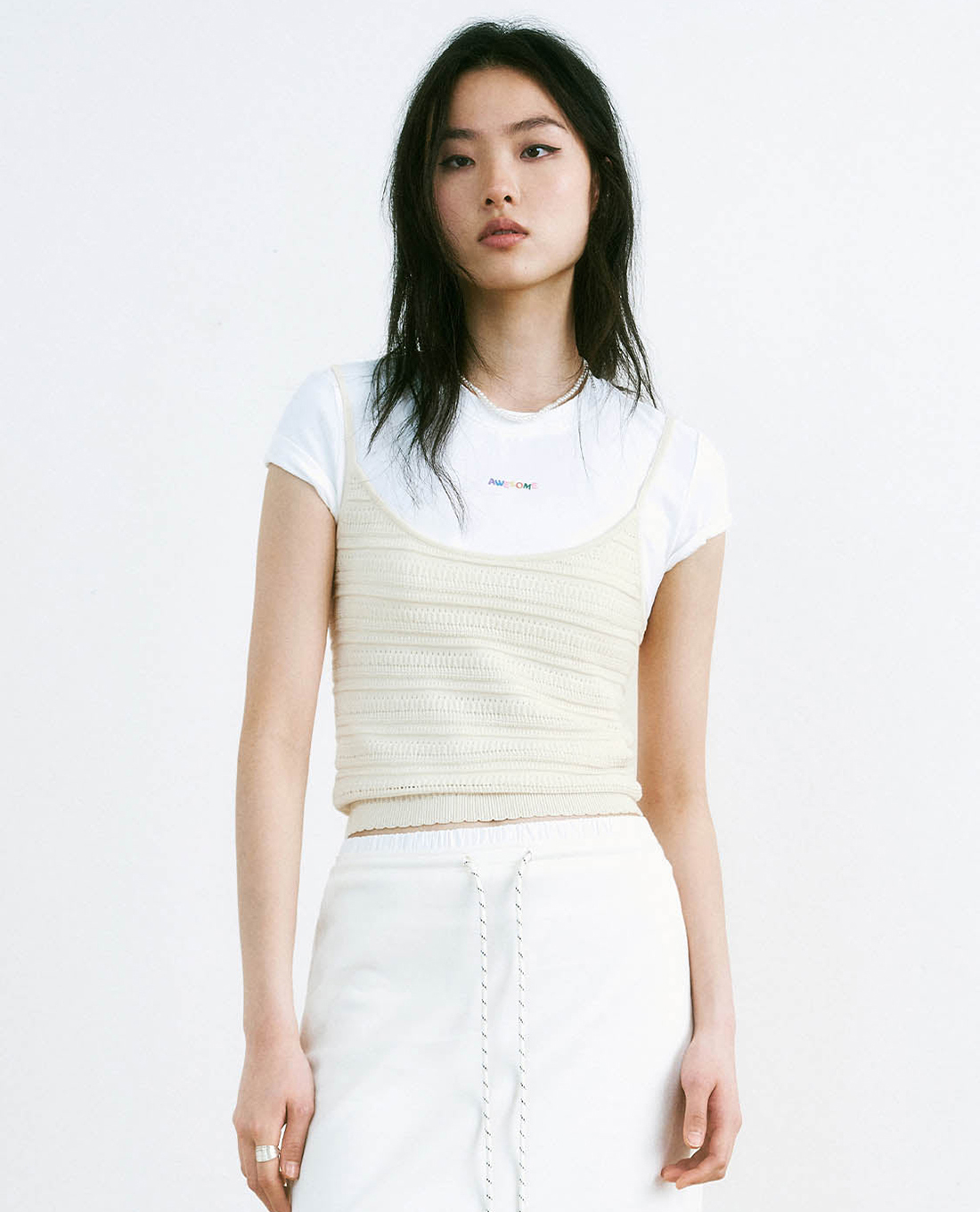 URBAN REVIVO - Áo dệt kim nữ cổ tròn tay ngắn Cami