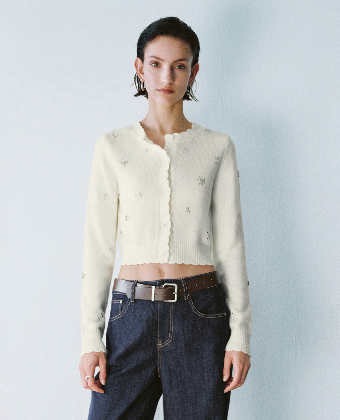 URBAN REVIVO - Áo khoác cardigan nữ phom croptop cá tính