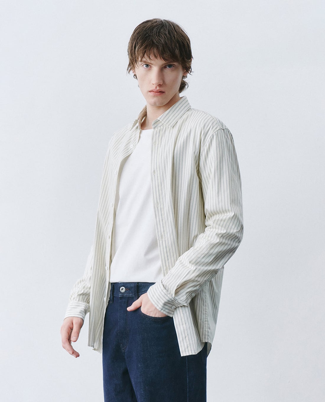 URBAN REVIVO - Áo sơ mi nam cổ bẻ tay dài kẻ sọc