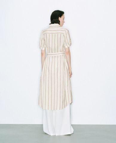  URBAN REVIVO - Đầm sơ mi midi xẻ tà phối thắt lưng 