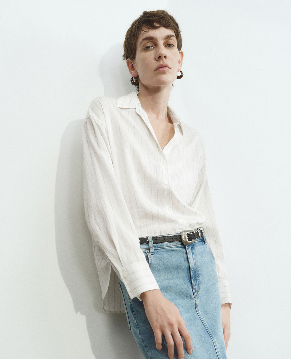 URBAN REVIVO - Áo sơ mi nữ cổ bẻ tay dài phom suông