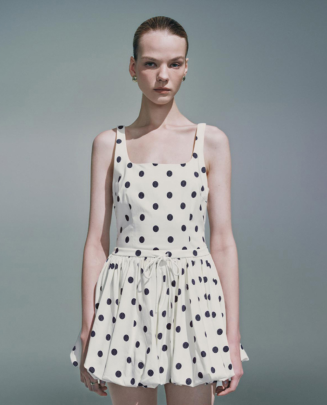 URBAN REVIVO - Đầm hai dây mini dáng bồng