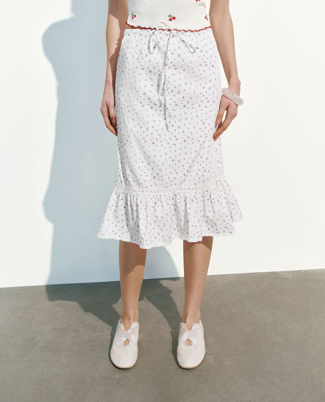 URBAN REVIVO - Chân váy chữ A phom midi lưng thun Floral