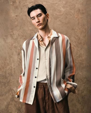  URBAN REVIVO - Áo sơ mi nam tay dài kẻ sọc 