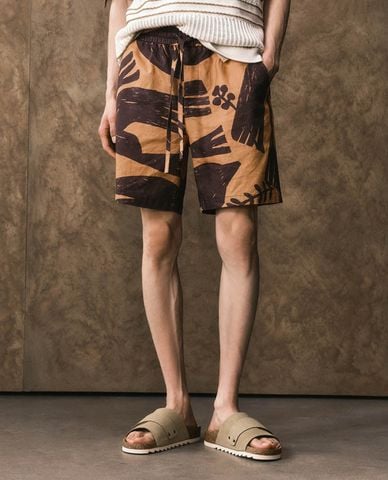  URBAN REVIVO - Quần short nam ống rộng lưng thun 