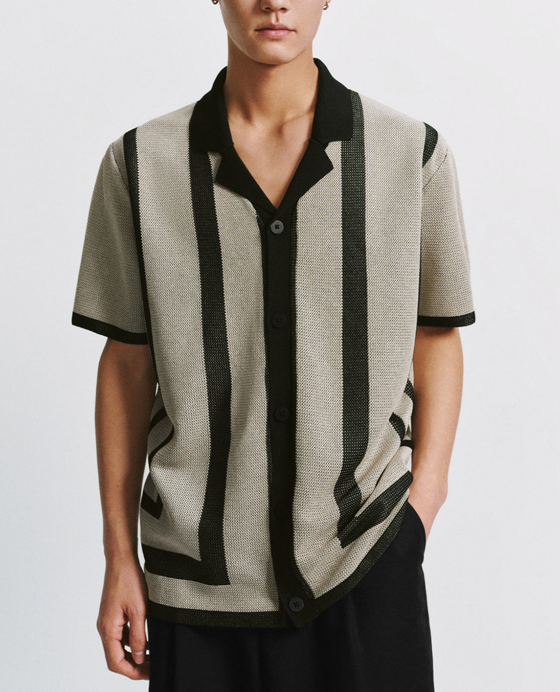 URBAN REVIVO - Áo dệt kim nam cổ bẻ tay ngắn