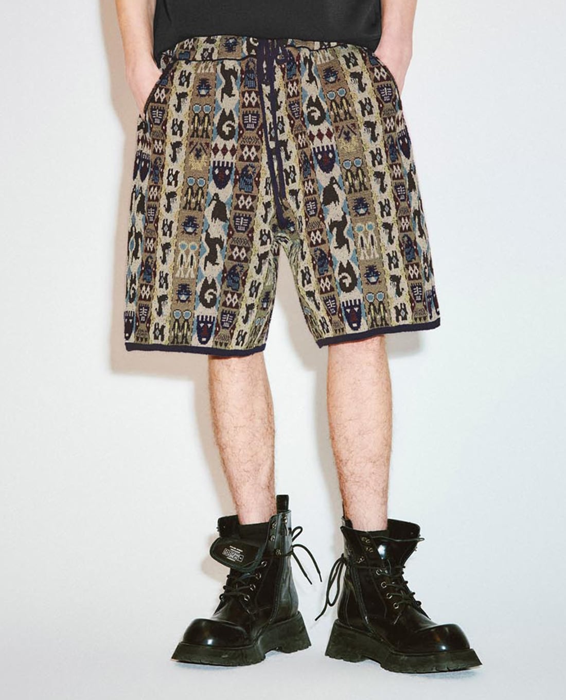 URBAN REVIVO - Quần short nam ống rộng phối dây rút