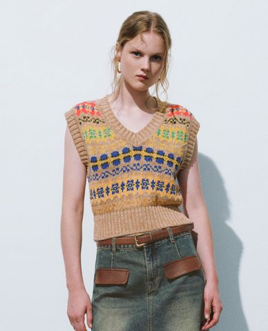  URBAN REVIVO - Áo khoác gilet nữ dệt kim cổ V hiện đại 