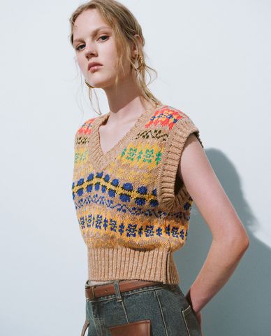  URBAN REVIVO - Áo khoác gilet nữ dệt kim cổ V hiện đại 