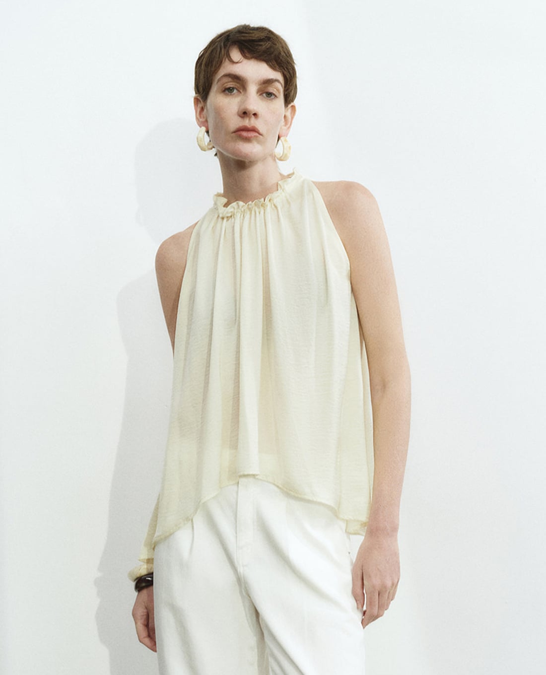 URBAN REVIVO - Áo kiểu nữ xếp nếp hiện đại