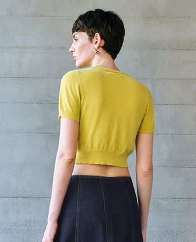  URBAN REVIVO - Áo dệt kim nữ cổ tròn tay ngắn phom croptop 