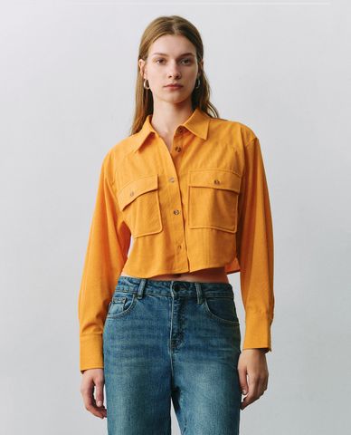  URBAN REVIVO - Áo sơ mi nữ tay dài phom croptop Button Up Loose 
