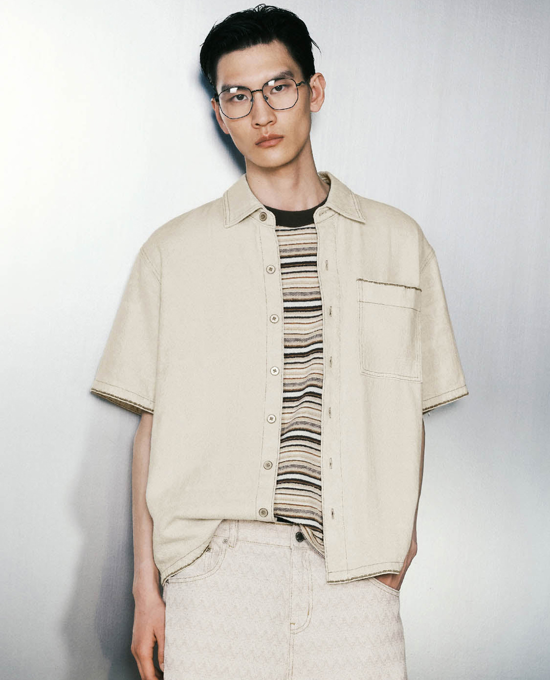 URBAN REVIVO - Áo sơ mi denim nam tay ngắn phối túi