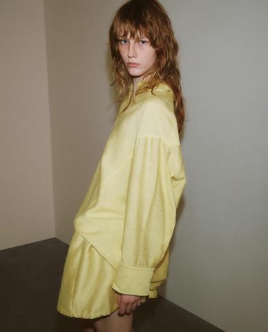  URBAN REVIVO - Áo kiểu nữ cổ bẻ tay dài Lapel Overhead 