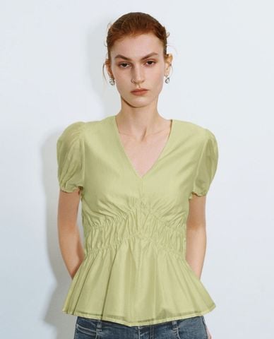  URBAN REVIVO - Áo kiểu nữ cổ V tay ngắn phom ôm nhún bèo Skater 