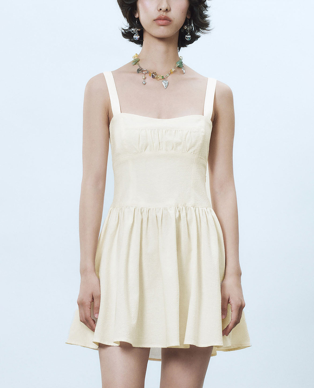 URBAN REVIVO - Đầm hai dây mini xếp li Cami Aline