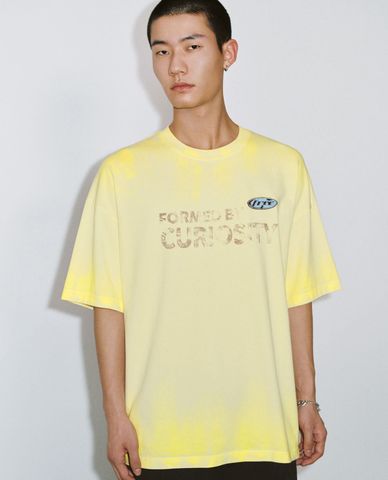  URBAN REVIVO - Áo thun nam cổ tròn tay ngắn hiện đại 