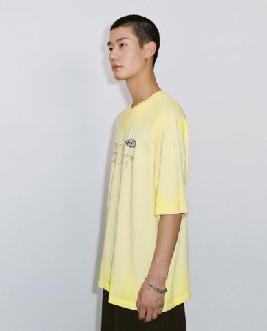  URBAN REVIVO - Áo thun nam cổ tròn tay ngắn hiện đại 