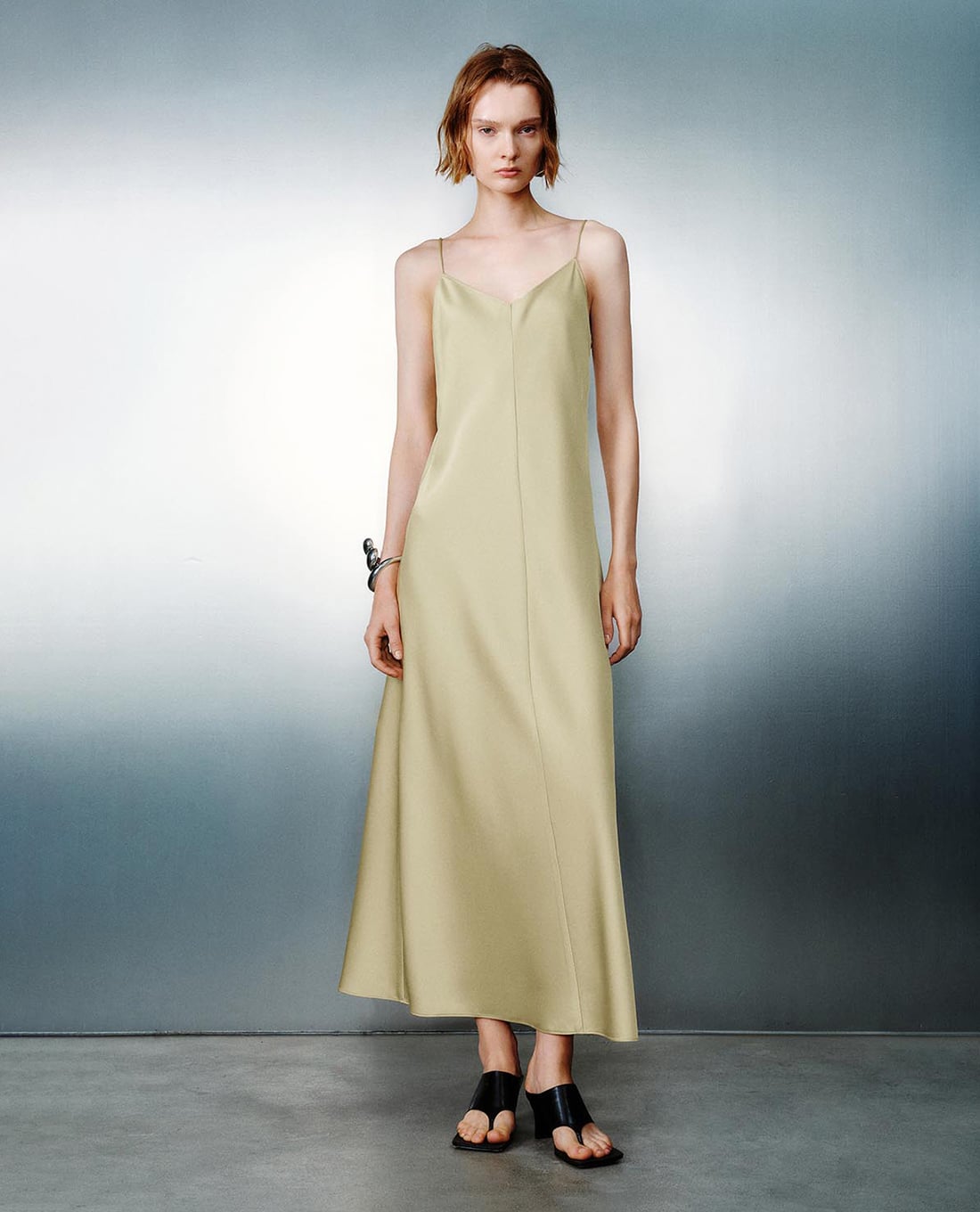 URBAN REVIVO - Đầm hai dây midi A Line