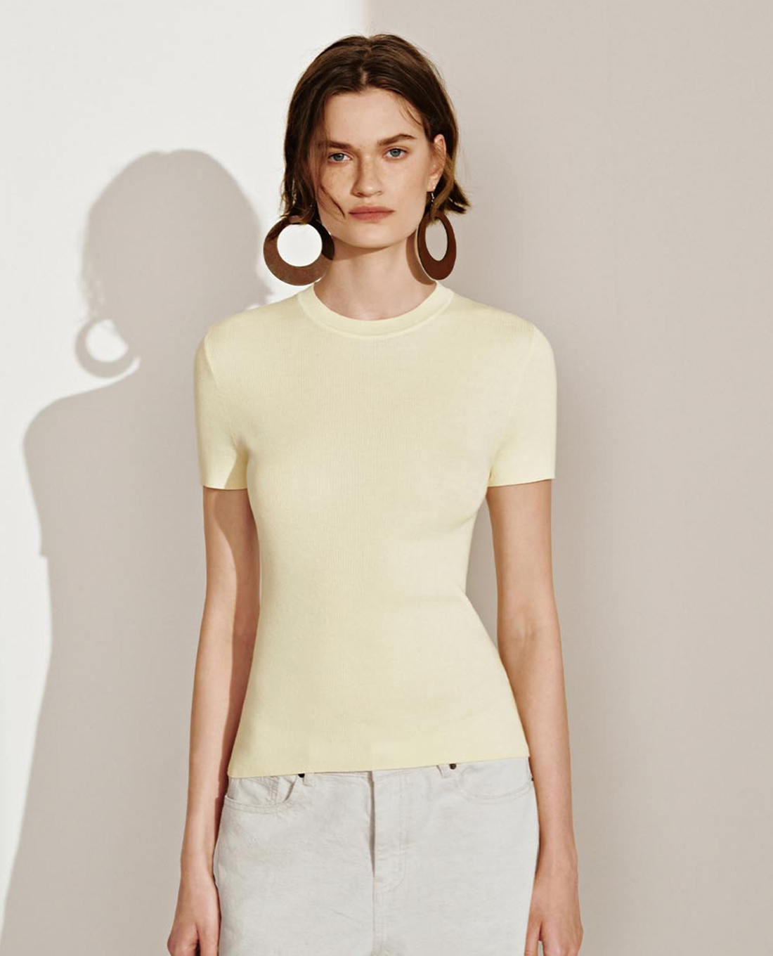 URBAN REVIVO - Áo dệt kim nữ cổ tròn tay ngắn phom ôm