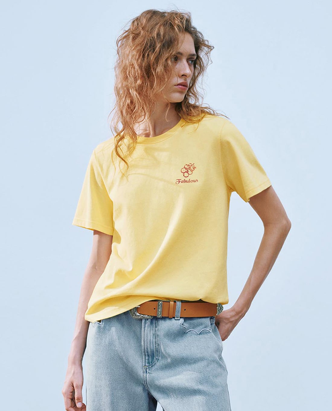 URBAN REVIVO - Áo thun nữ cổ tròn tay ngắn hiện đại