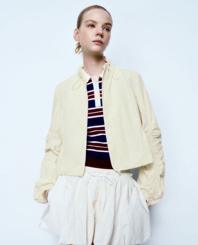  URBAN REVIVO - Áo khoác gió nữ phối khóa zip Shirred 