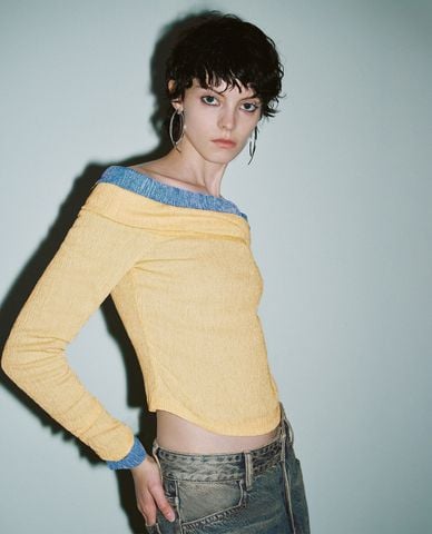  URBAN REVIVO - Áo trễ vai nữ tay dài hiện đại 