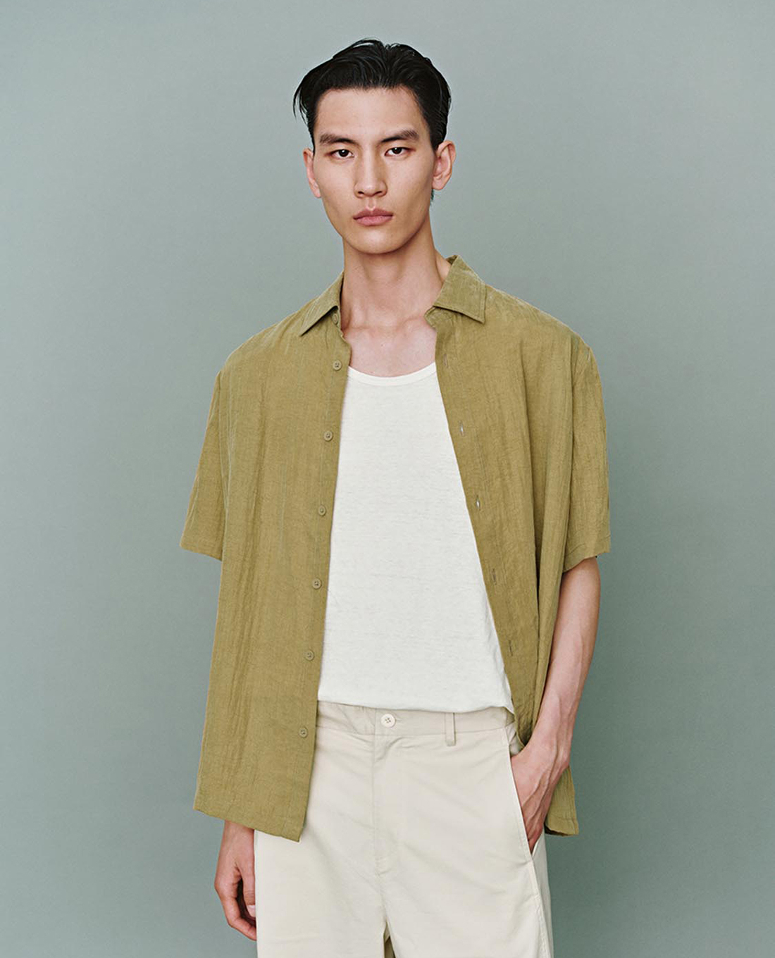 URBAN REVIVO - Áo sơ mi nam cổ bẻ tay ngắn trẻ trung