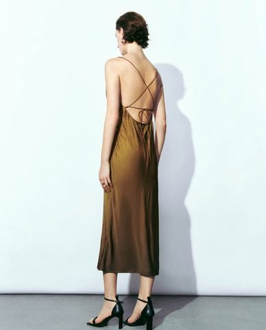  URBAN REVIVO - Đầm hai dây midi phom ôm trẻ trung 